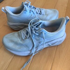 ASICS Novablast 5 Lite-Show - Size 9